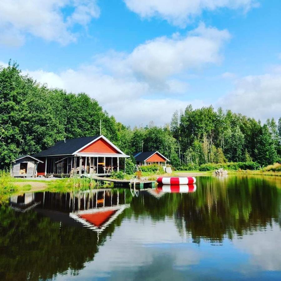 Hannunluhdan Lomamoekit Karijoki Exterior photo